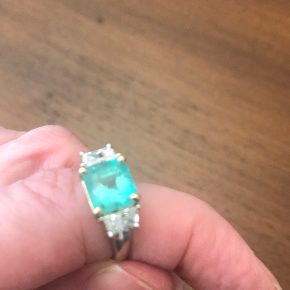 Columbian Emerald and Diamond Ring - Picture 15 of 15